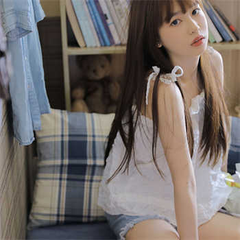 王心悦吃瓜