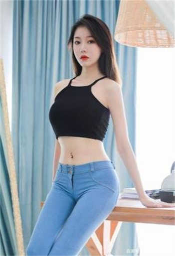 李青青和公公在货车里面