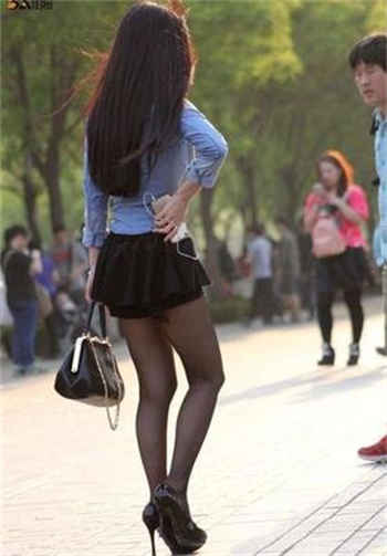 超短裙美女