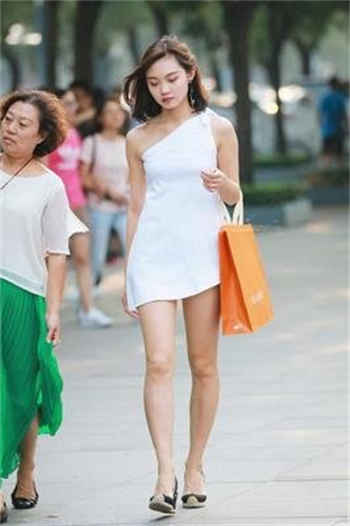 宜家女子不文明视频