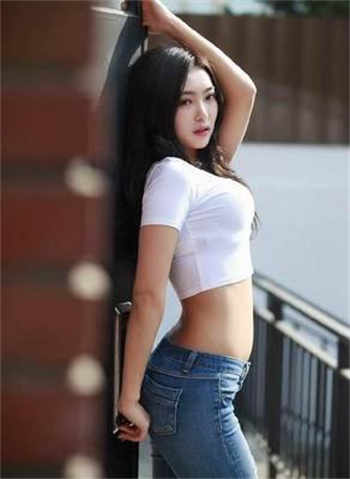 男主叫霍凌沉女主叫年雅璇