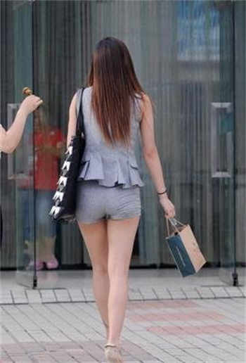 车每颠一下就顶一下车文