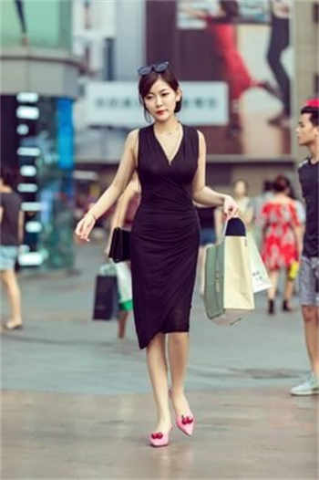 商务旅行女戴帽子的老板
