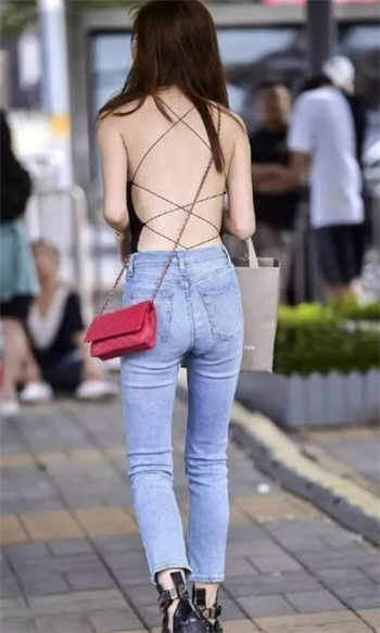 灭绝师太和周芷若被