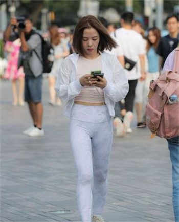 漂亮富婆看上快递电视剧