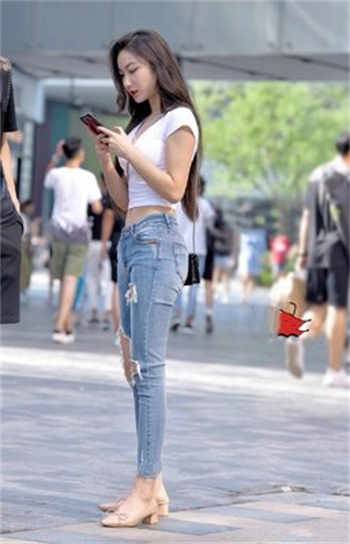 日本主妇在榻榻米房间
